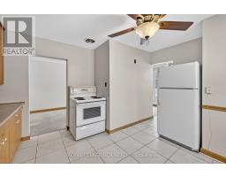 Living room - 159 Penn Avenue, Newmarket, ON L3Y2S3 Photo 3