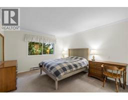 Bedroom - 5902 Beacon Pl, Nanaimo, BC V9V1J6 Photo 5