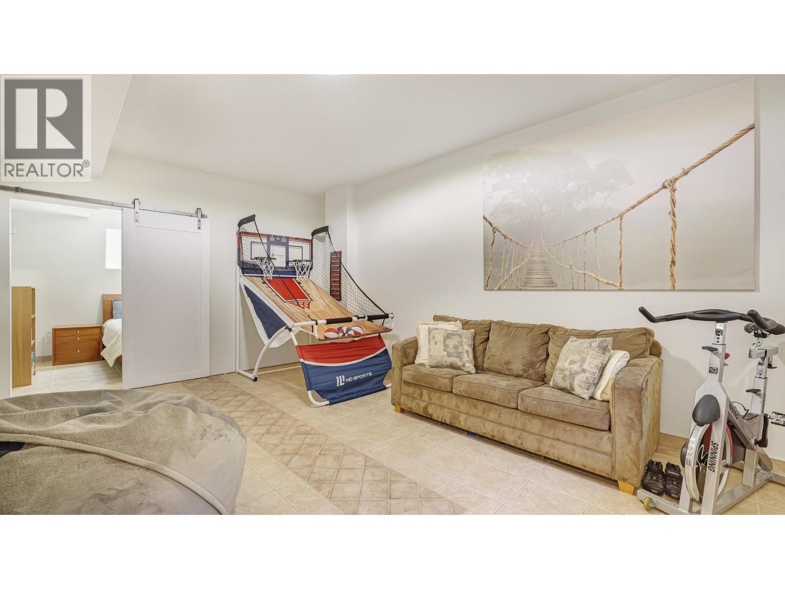 1910 Pineridge Drive