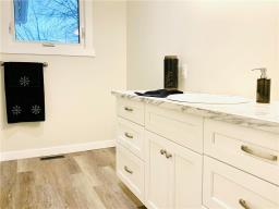 10 Centre Street, Melita, MB R0M1L0 Photo 5