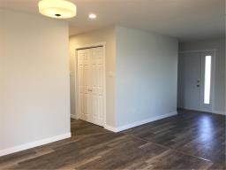 10 Centre Street, Melita, MB R0M1L0 Photo 2