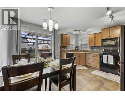 Foyer - 25 Mckinnon Street Nw, Langdon, AB T0J1X2 Photo 3