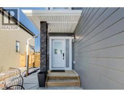 Living room - 714 Mandalay Link, Carstairs, AB T0M0N0 Photo 3