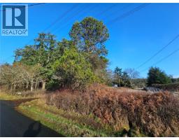 4299 Blenkinsop Rd, Saanich, BC V8X2C3 Photo 5