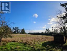 4299 Blenkinsop Rd, Saanich, BC V8X2C3 Photo 3