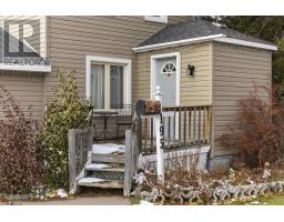 Living room - 195 Maple St, Sault Ste Marie, ON P6B2H9 Photo 2