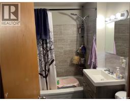 Office - 220 5th Avenue E, Gravelbourg, SK S0H1X0 Photo 5