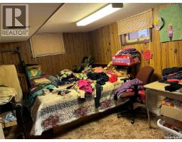 Living room - 220 5th Avenue E, Gravelbourg, SK S0H1X0 Photo 4