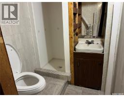 4pc Bathroom - 220 5th Avenue E, Gravelbourg, SK S0H1X0 Photo 3