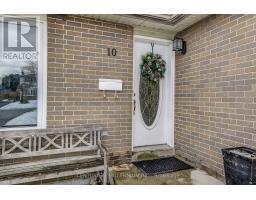 Kitchen - 10 Evesham Crescent, Brampton, ON L6T3M3 Photo 3