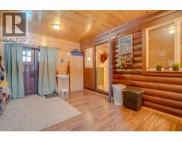 Bedroom - 1519 Highway 6 Highway, Cherryville, BC V0E2G1 Photo 2