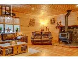 Living room - 1519 Highway 6 Highway, Cherryville, BC V0E2G1 Photo 5