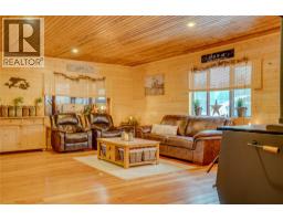 Foyer - 1519 Highway 6 26 Byers Road, Cherryville, BC V0E2G1 Photo 2