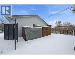 Living room - 52 Fern Road, Red Deer, AB T4N4Z4 Photo 4