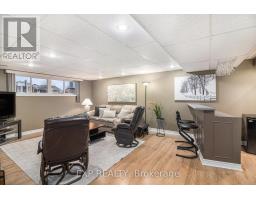 Kitchen - 2 Castlebeau Street, Russell, ON K0A1W0 Photo 2
