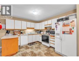 Bedroom - 201 262 Kinney Avenue, Penticton, BC V2A6R6 Photo 4