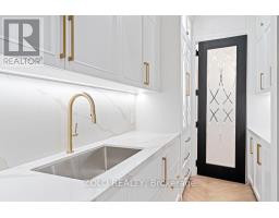 52 Child Drive, Aurora, ON L4G1Y5 Photo 2