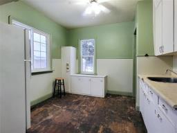 Kitchen - 204 Schultz Avenue, Selkirk, MB R1A0C9 Photo 2