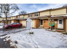 Living room - 49 450 Bristol Crescent, Oshawa, ON L1J6M3 Photo 2
