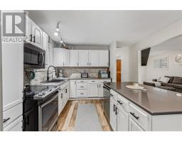 Eat in kitchen - 3930 Macmillan Drive, Val Caron, ON P3N1H9 Photo 5