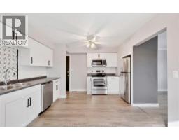 Living room - 2187 2189 Howard, Windsor, ON N8X3T9 Photo 4