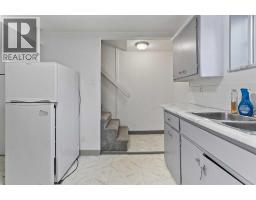 4pc Bathroom - 2139 5 Avenue N, Lethbridge, AB T1J0N5 Photo 5