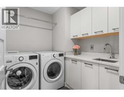 Kitchen - 445 Stewart Creek Close, Canmore, AB T1W0L6 Photo 4