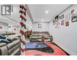 Dining room - 39 Flavian Crescent, Brampton, ON L6T3P2 Photo 2