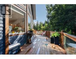 Living room/Dining room - 978 Peninsula Rd, Ucluelet, BC V0R3A0 Photo 5