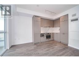 1017 38 Honeycrisp Crescent, Vaughan, ON L4K0M8 Photo 5