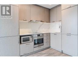 1017 38 Honeycrisp Crescent, Vaughan, ON L4K0M8 Photo 4