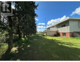 Living room - 400 Strom Street, Heisler, AB T0B2A0 Photo 4