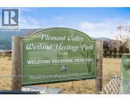 Kitchen - 1978 Pleasant Valley Road, Spallumcheen, BC V4Y0T7 Photo 5