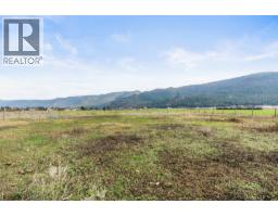 Primary Bedroom - 1978 Pleasant Valley Road, Spallumcheen, BC V4Y0T7 Photo 2