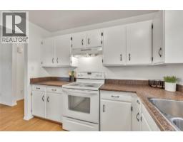 Family room - 1528 Beatty Street, Penticton, BC V2A7B3 Photo 2