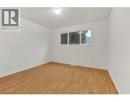 Den - 1528 Beatty Street, Penticton, BC V2A7B3 Photo 4