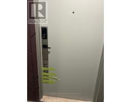 Kitchen - 2201 5105 Hurontario Street, Mississauga, ON L4Z0C9 Photo 2