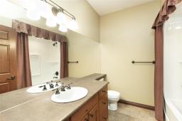 Kitchen - 134 Granite Park Boulevard, Steinbach, MB R5G1Y2 Photo 3
