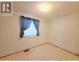 Living room - 11 2121 Balsam Avenue, Quesnel, BC V2J5J3 Photo 2