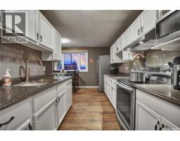 Den - 212 2nd Avenue N, Warman, SK S0K4S0 Photo 5