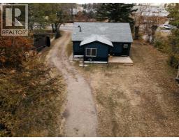 Living room - 5910 50 Avenue, Stettler, AB T0C2L2 Photo 2