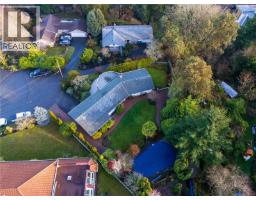 Living room - 5054 Catalina Terr, Saanich, BC V8Y2A5 Photo 3