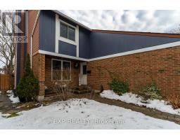 Dining room - 17 Glaceport Avenue, Hamilton, ON L9H7E2 Photo 2