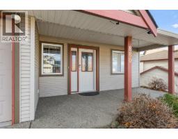 Kitchen - 880 Mt Bulman Place, Vernon, BC V1B2Z3 Photo 2