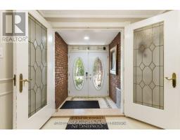 Dining room - 15 Thistle Ridge Drive Ne, Vaughan, ON L2L3K3 Photo 4