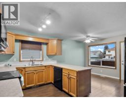 Foyer - 109 Duckering Close, Red Deer, AB T4R2Z4 Photo 4