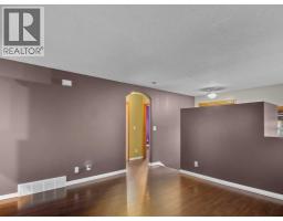 Kitchen - 109 Duckering Close, Red Deer, AB T4R2Z4 Photo 3