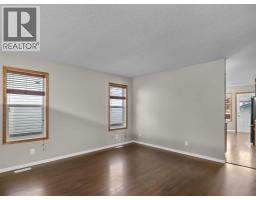 Living room - 109 Duckering Close, Red Deer, AB T4R2Z4 Photo 2