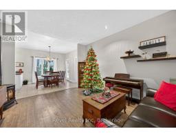 Living room - 61 Rue Vanier, Tiny, ON L9M0J2 Photo 3