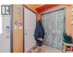 Living room - 294 Wellington Drive, Moose Jaw, SK S6K1A4 Photo 4